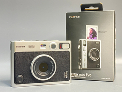 FujiFilm Instax mini Evo