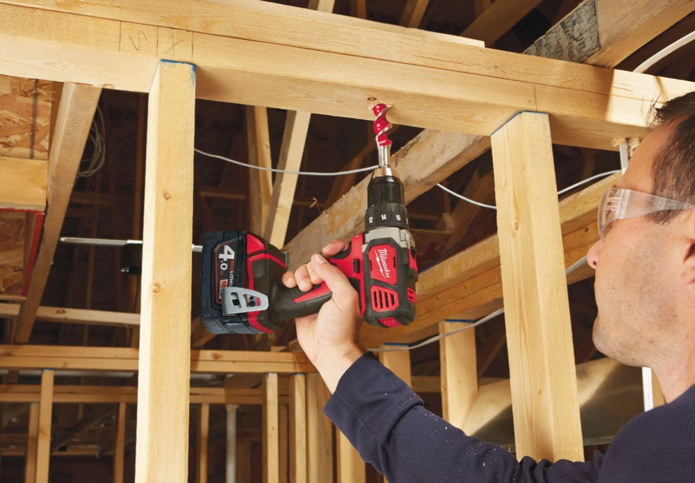 Аккумуляторная дрель-шуруповерт Milwaukee M18 BDD-202С Li-Ion2Ач 4933443555