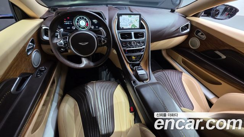 Aston Martin DB11 4.0 V8 — 2020