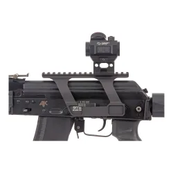 Коллиматор Target Optic 1x22, Weaver, красная марка, проставка, аккумулятор - крупный план установки на кронштейн