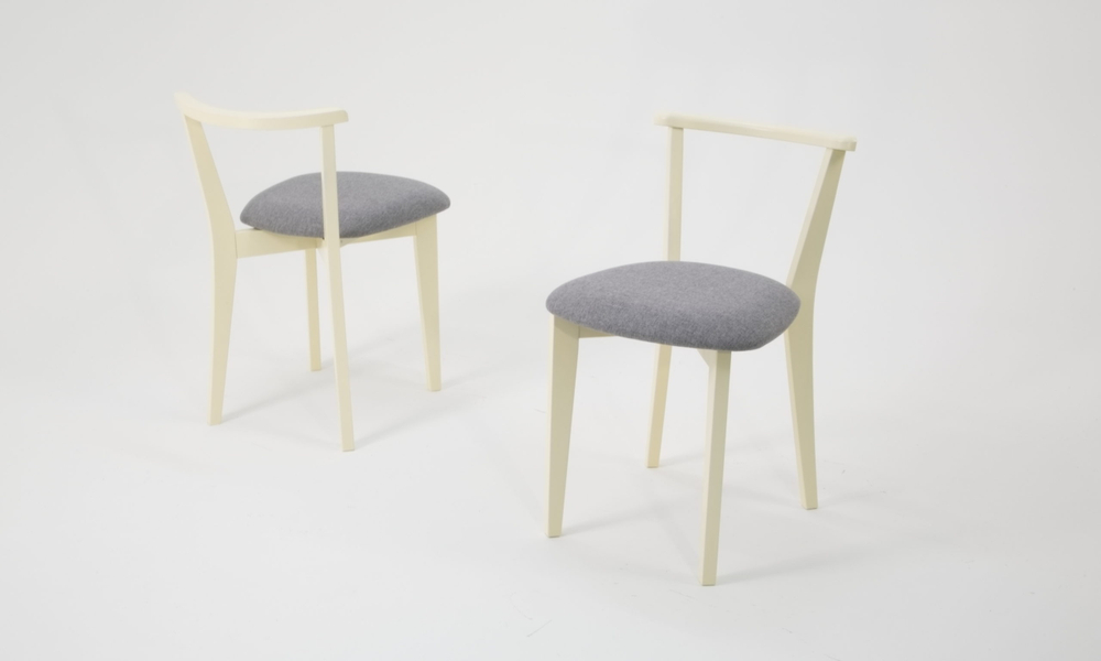 Стол Zip-mebel Сканди К 90 слоновая кость со стульями Франк слоновая кость рогожка серый