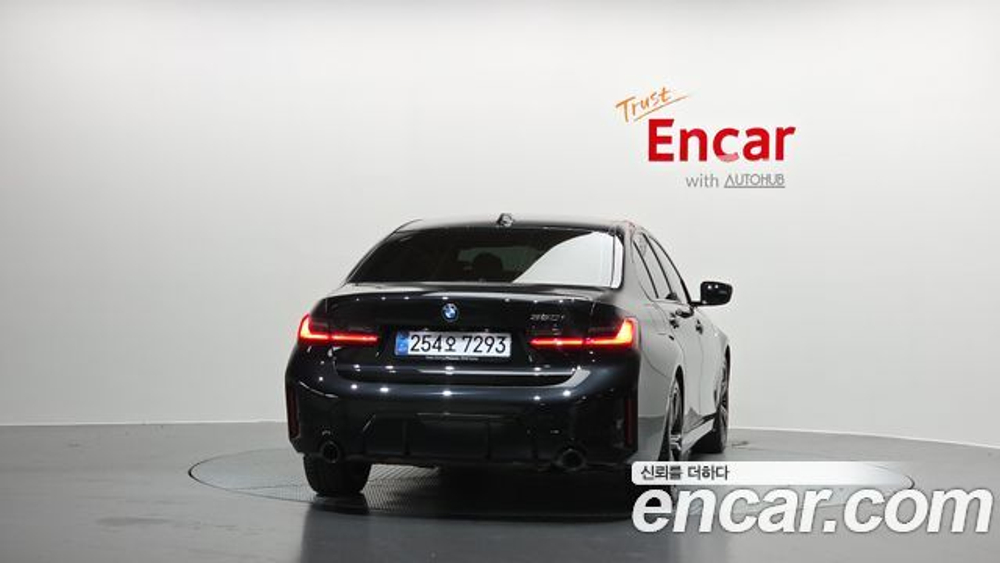 BMW 3-Series 320i M Sport — 2025
