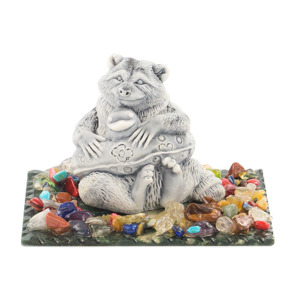Сувенир "Енот с кругом" из мрамолита R119844