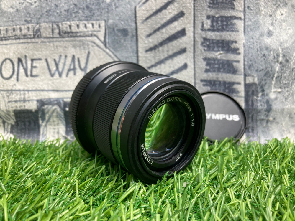 Olympus 25mm 1.8 Micro 4/3
