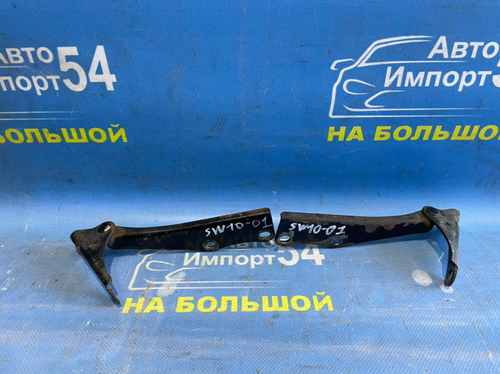 Петля капота правая NISSAN AVENIR 1994