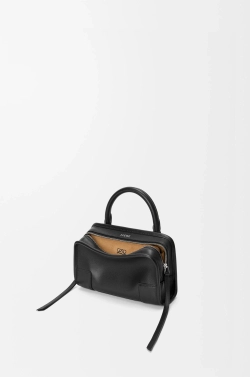 Loewe Мини-сумка Amazona 180 из мягкой телячьей кожи, черный