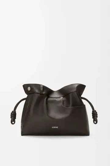 Loewe Сумка-клатч среднего размера Panta Flamenco из блестящей телячьей кожи, темно-коричневый