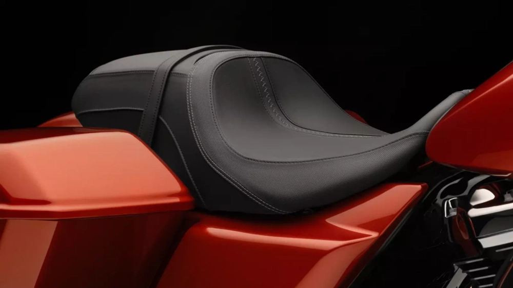 STREET GLIDE SPECIAL, 2024	WHITE ONYX PEARL BLACK TRIM