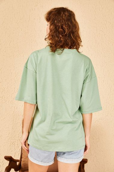 Qadın üçün geniş ölçülü açıq yaşıl t-shirt LOGİN 10501023