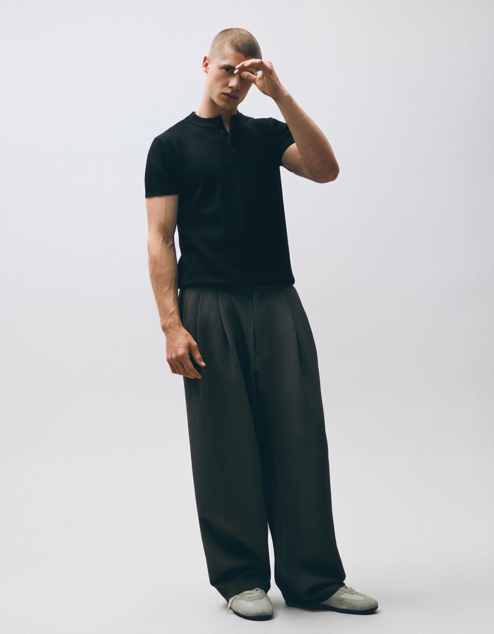 Мужская футболка-хенли с коротким рукавом - BERSHKA
