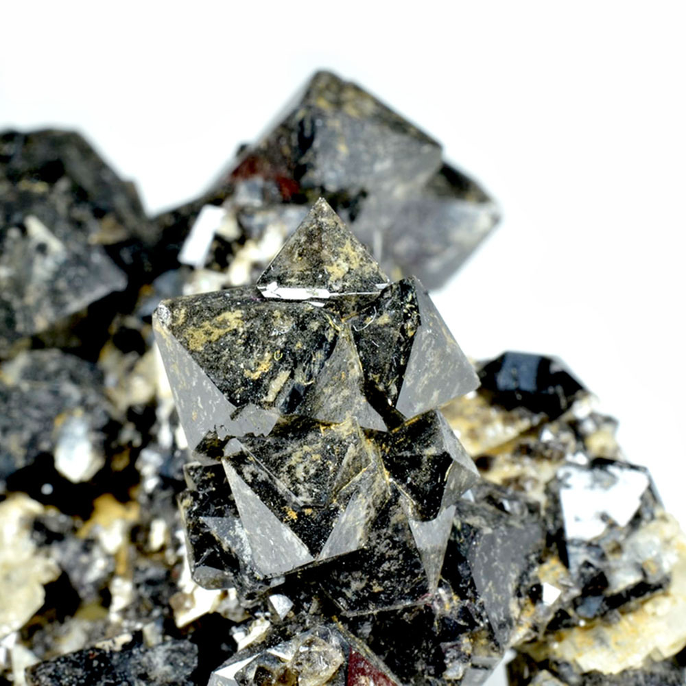 Друза морион(черный кварц). Бипирамидальные кристаллы 86гр.