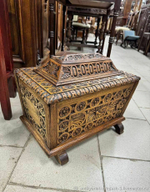 Старинная большая шкатулка