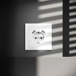 Розетка с заземлением и со шторкой и 2хUSB type A, без рамки Voltum S70 VLS040402