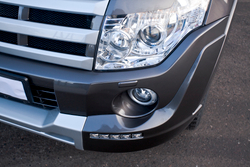Накладка Broomer Design переднего бампера Mitsubishi Pajero IV 4 (2011-2015)