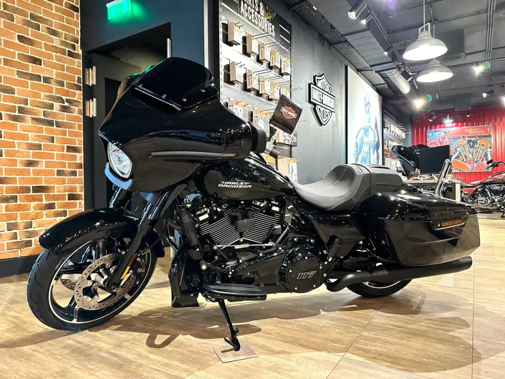 STREET GLIDE SPECIAL, 2024 VIVID BLACK/BLACK TRIM с НДС
