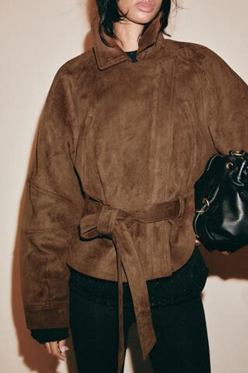 ZARA КУРТКА ИЗ ИСКУССТВЕННОЙ ЗАМШИ С ПОЯСОМ, СВЕТЛО-КОРИЧНЕВЫЙ