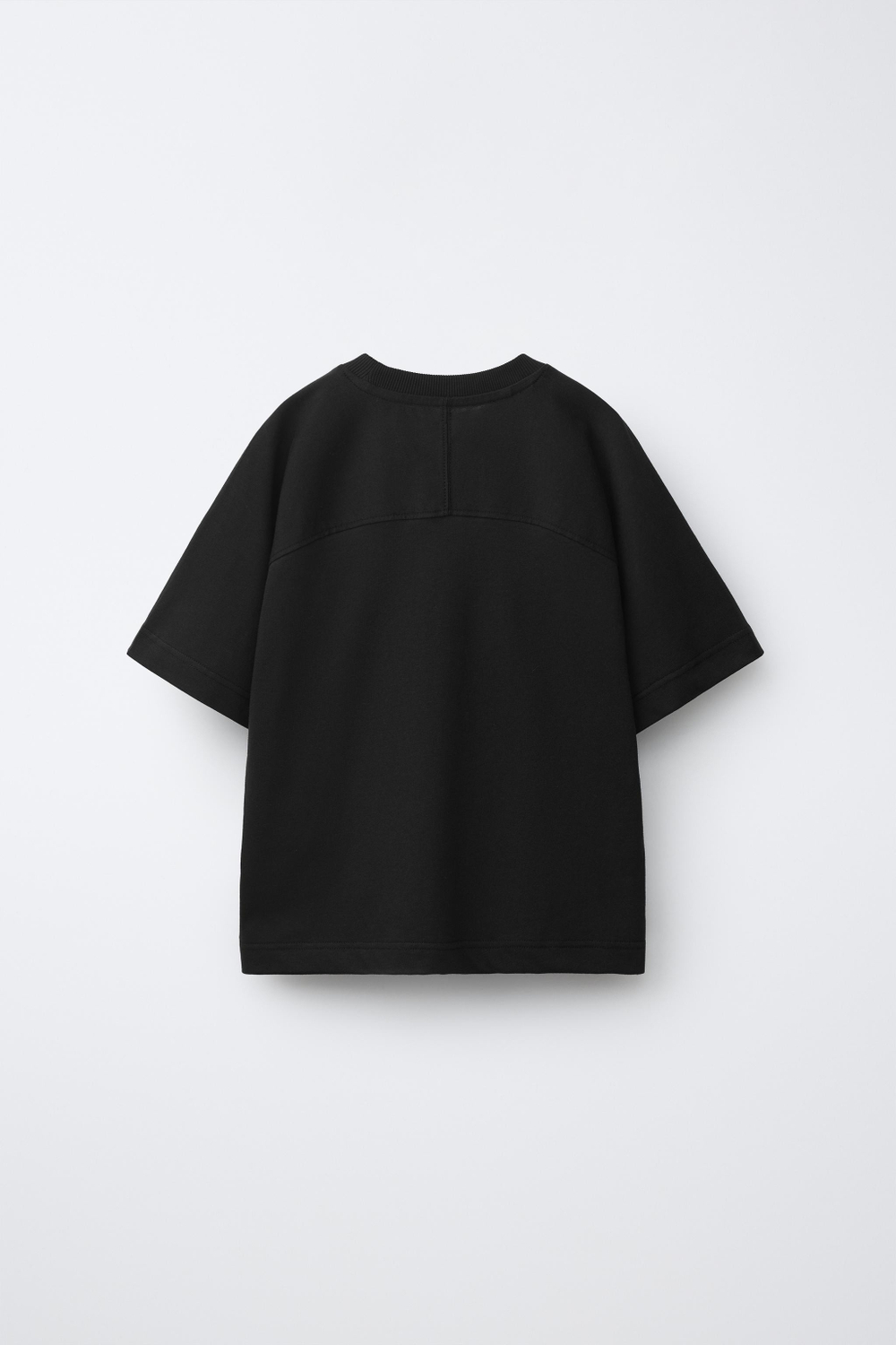 ZARA КОМПЛЕКТ ИЗ ФУТБОЛКИ И ШОРТОВ, ЧЕРНЫЙ