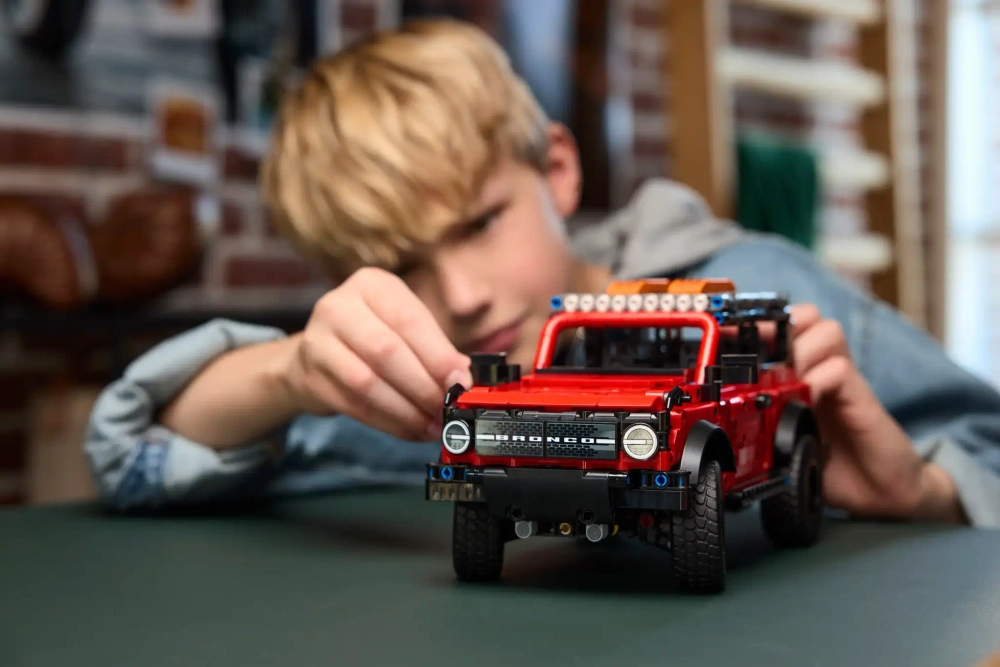 Конструктор LEGO Technic 42213 Внедорожник Ford Bronco