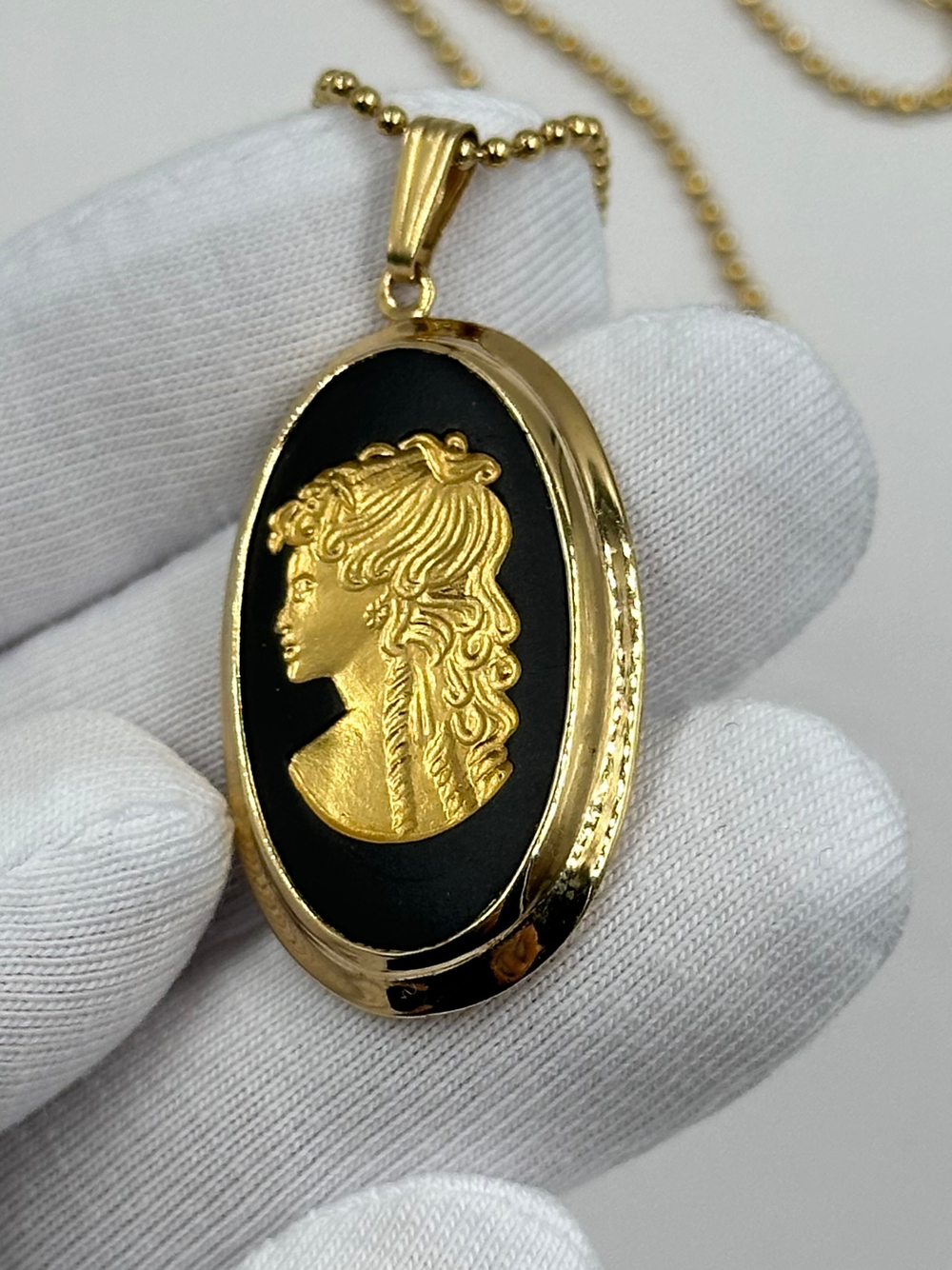 Кулон Wedgwood чёрный с инталией