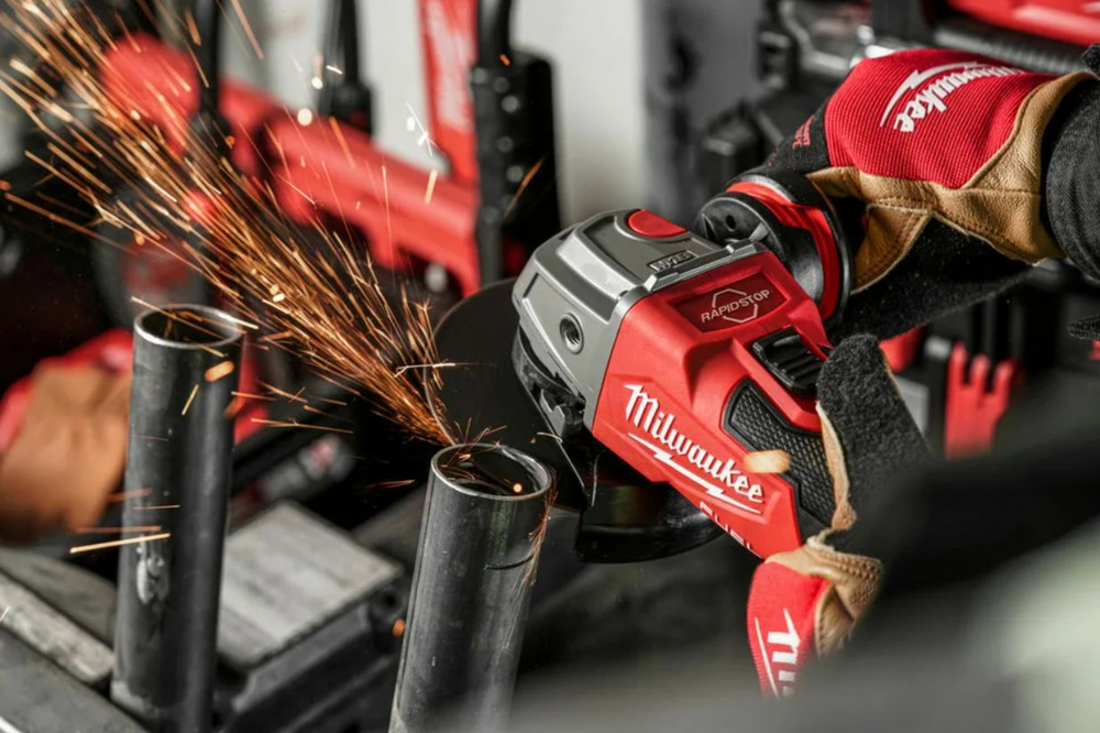 Шлифмашина угловая аккумуляторная M18 FSAG125XB-502X, Milwaukee 4933478430 +подарок M18 BDD-0