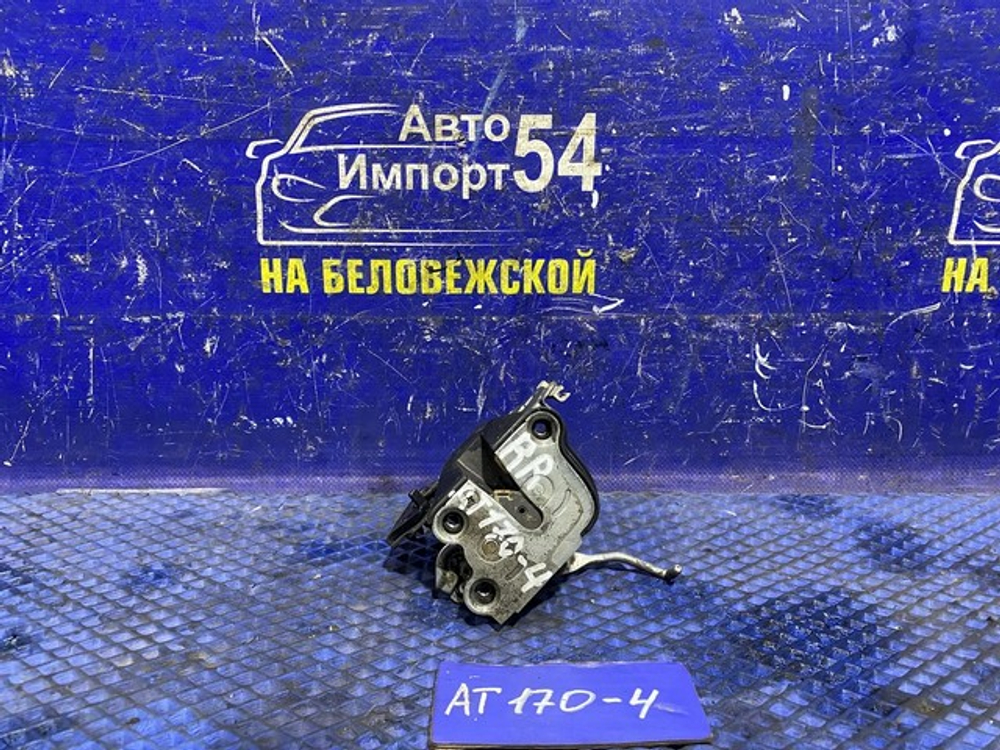 Замок двери задней правой TOYOTA CORONA 1988