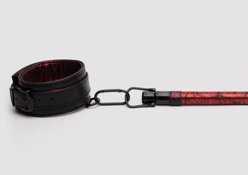 Распорка для ног Reversible Restraint Bar with Cuffs (Цвет: красный с черным)