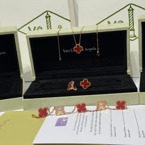 Подвеска Van Cleef & Arpels Alhambra
