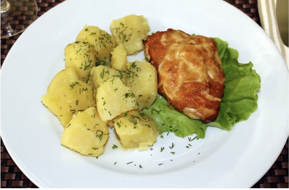 Картофель отварной с курицей 280гр
