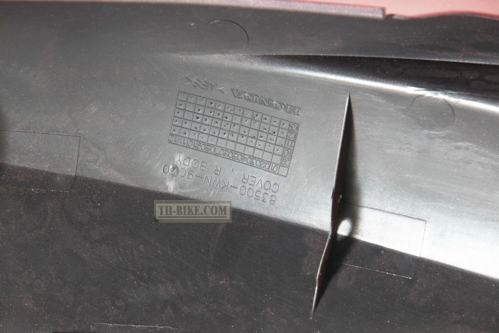83500-KWN-902ZC. COVER, R. BODY (WOL) *R340C* (R340C CANDY ROSY RED). Fairing Honda PCX 1 gen