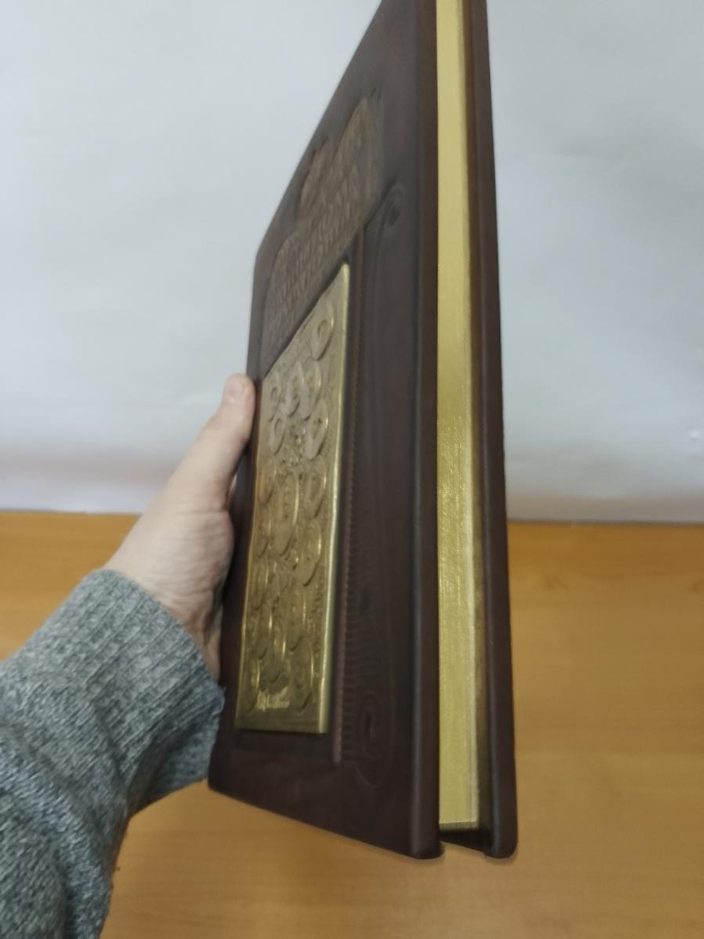 "Тайны дома Романовых" Книга подарочная в кожаном переплете