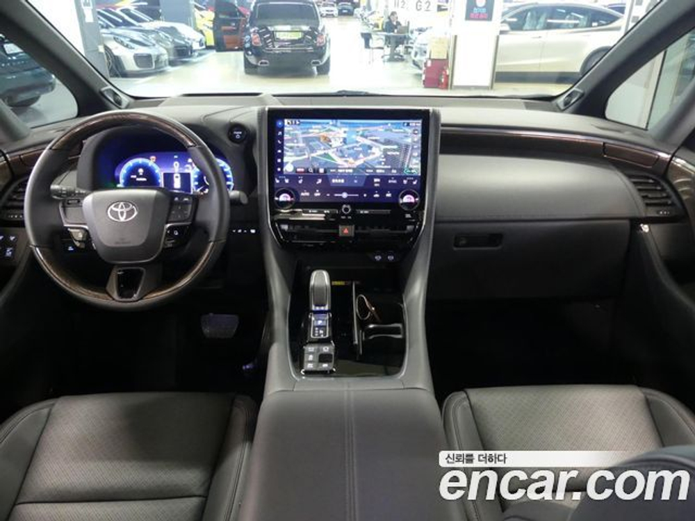 Toyota Alphard 2.5 HEV Executive AWD — 2025