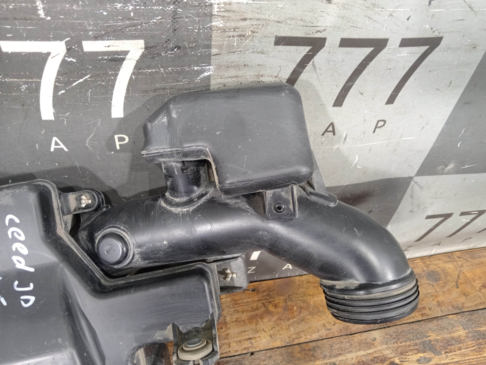 Резонатор воздушного фильтра Kia Ceed 2 (JD) 12-18 Б/У Оригинал 28220A2320