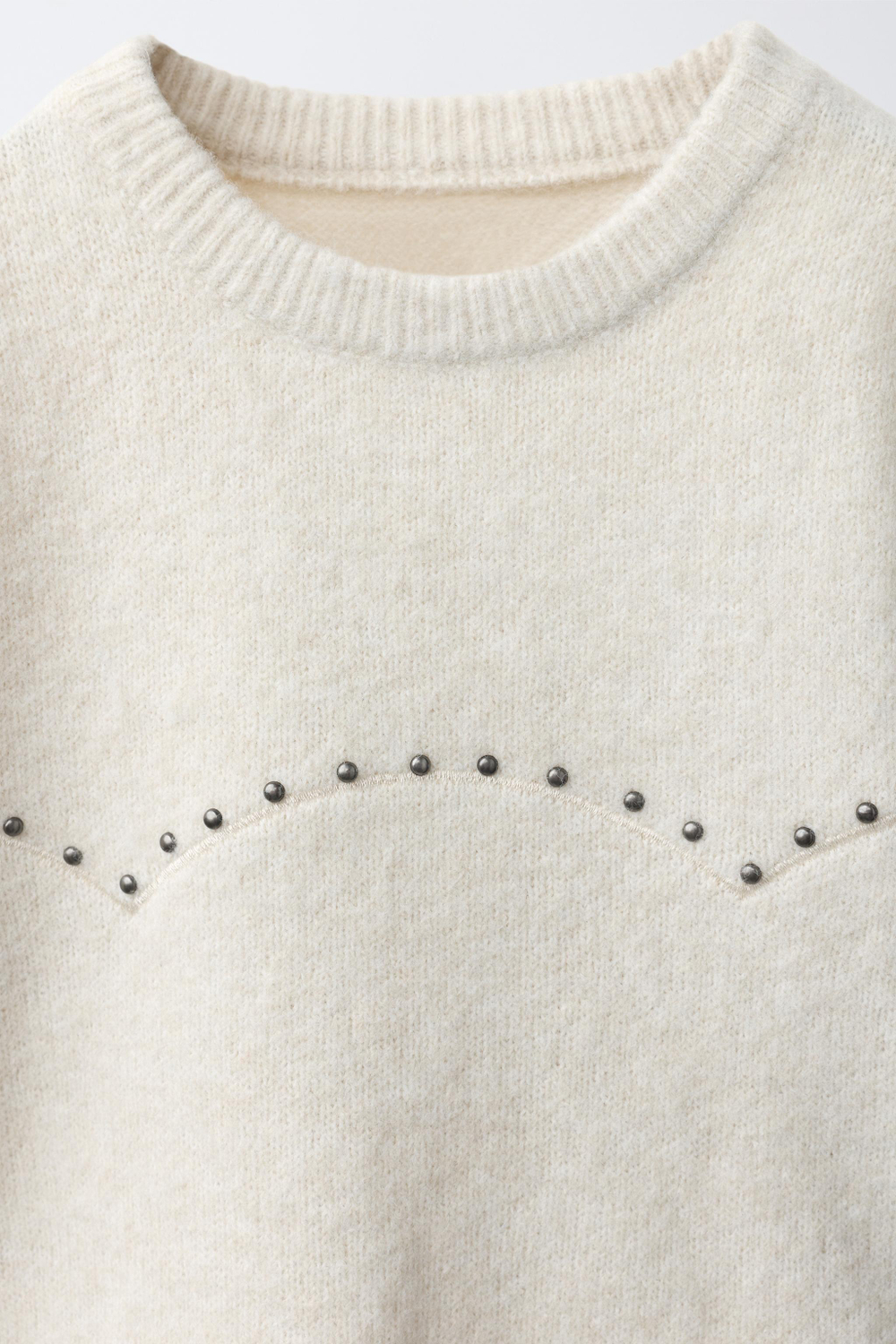 ZARA СВИТЕР С ЗАКЛЕПКАМИ, ЭКРЮ