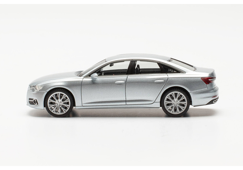 Автомобиль Audi A6 седан, серебристый цветочек металлик