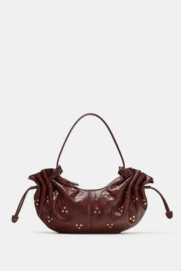 ZARA СУМКА НА ПЛЕЧО С ЗАКЛЕПКАМИ И СБОРКАМИ, БОРДОВО-КРАСНЫЙ