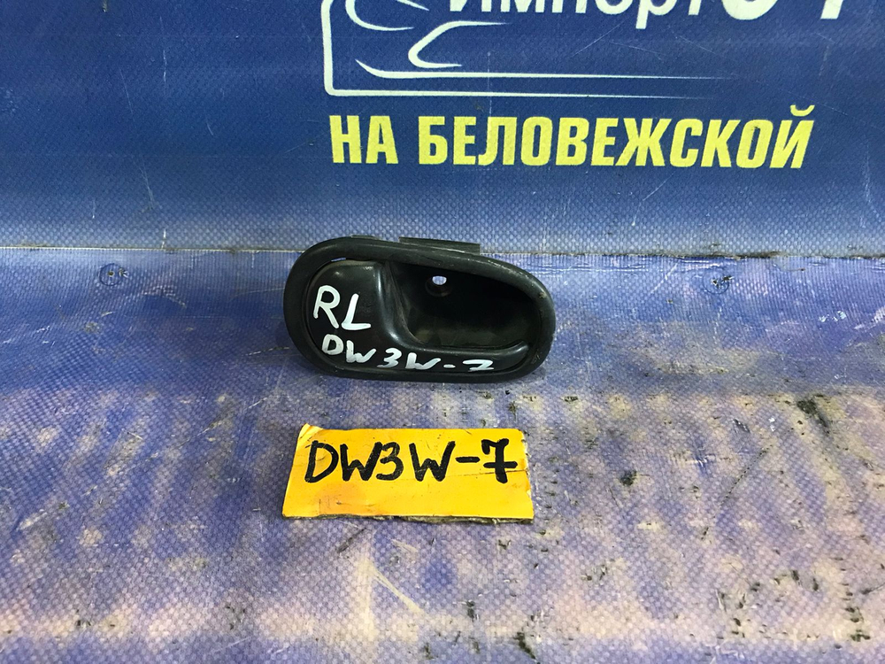 Ручка двери задней левой салонная MAZDA DEMIO 1998