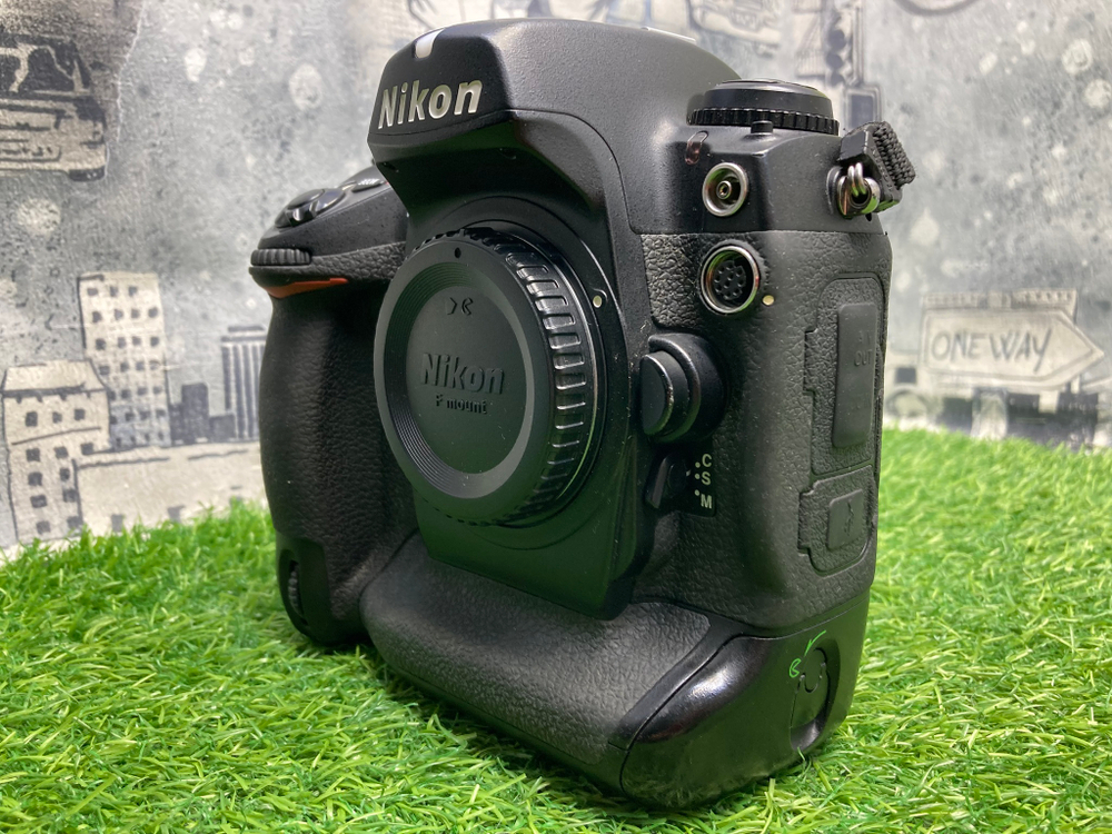 Nikon D2X 193.000 кадров