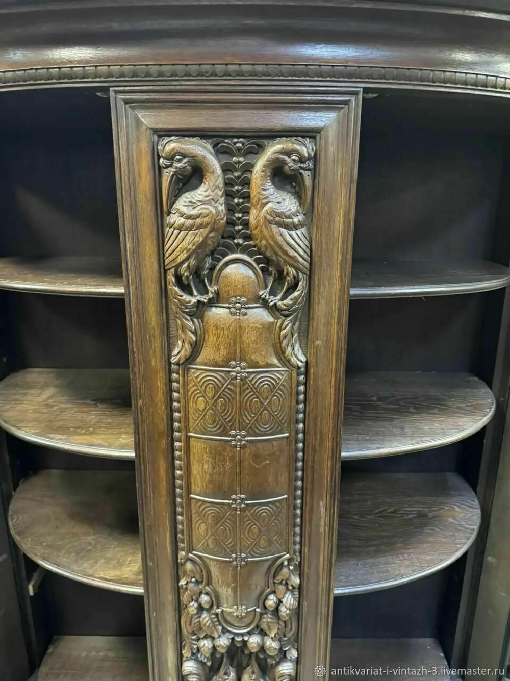 Старинная витрина