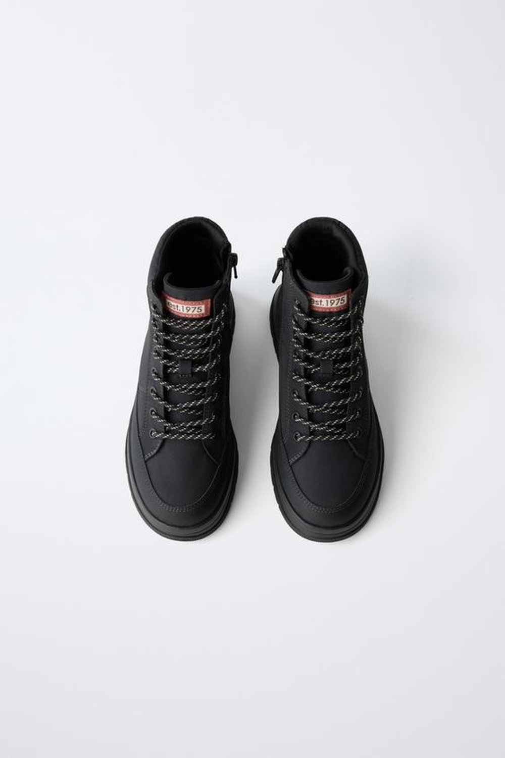 ZARA СТЕГАНЫЕ СПОРТИВНЫЕ БОТИНКИ, ЧЕРНЫЙ