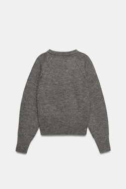 ZARA СВИТЕР С ДЕКОРАТИВНЫМИ ШВАМИ НА ПЛЕЧАХ, СЕРОВАТО-КОРИЧНЕВЫЙ