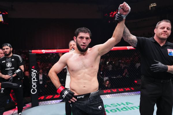 Икрам Алискеров вошёл в топ-15 UFC. Россиянин сделал ещё один шаг к титульной гонке Икрам Алискеров вошёл в топ-15 UFC. Россиянин сделал ещё один шаг к титульной гонке