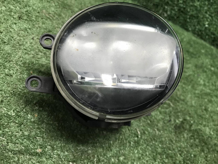 ПТФ правая Toyota Land Cruiser Prado 150 17-нв LED