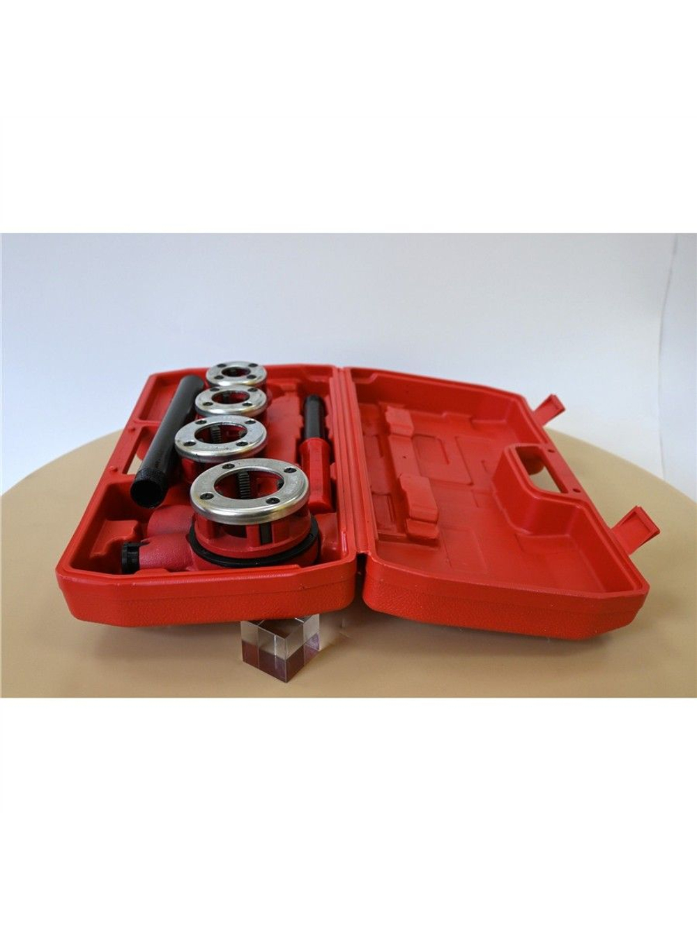 Клуппы трубные набор 4 клуппов трубных 1/2"-1 1/4" BSPT с трещоткой