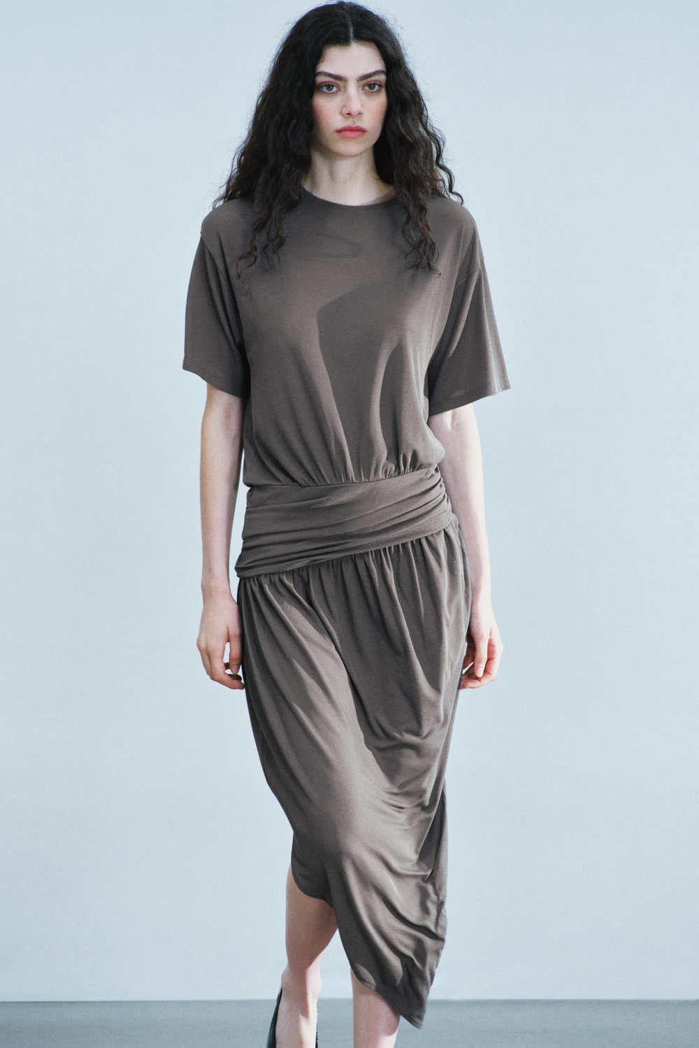 ПЛАТЬЕ С ДРАПИРОВКОЙ — ZARA
