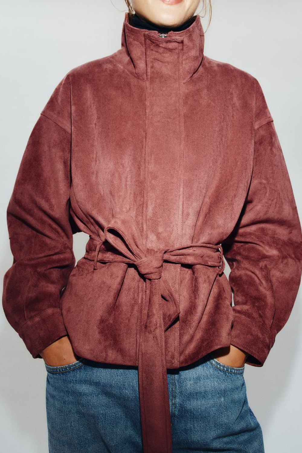 ZARA КУРТКА ИЗ ИСКУССТВЕННОЙ ЗАМШИ С РЕМНЕМ, МАРСАЛА