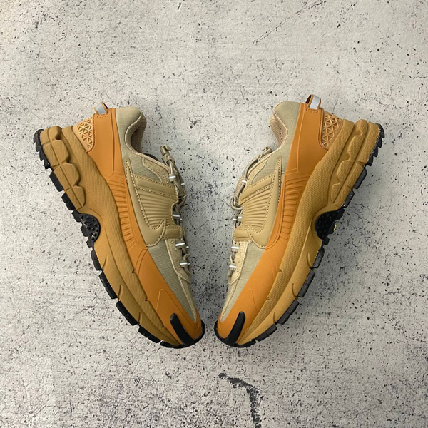 Кроссовки Nike Air Zoom Vomero Roam orange/brown