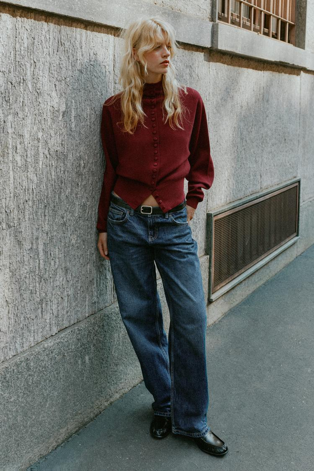 ZARA КАРДИГАН С ОБТЯЖНОЙ ПУГОВИЦЕЙ, БУРГУНДИ