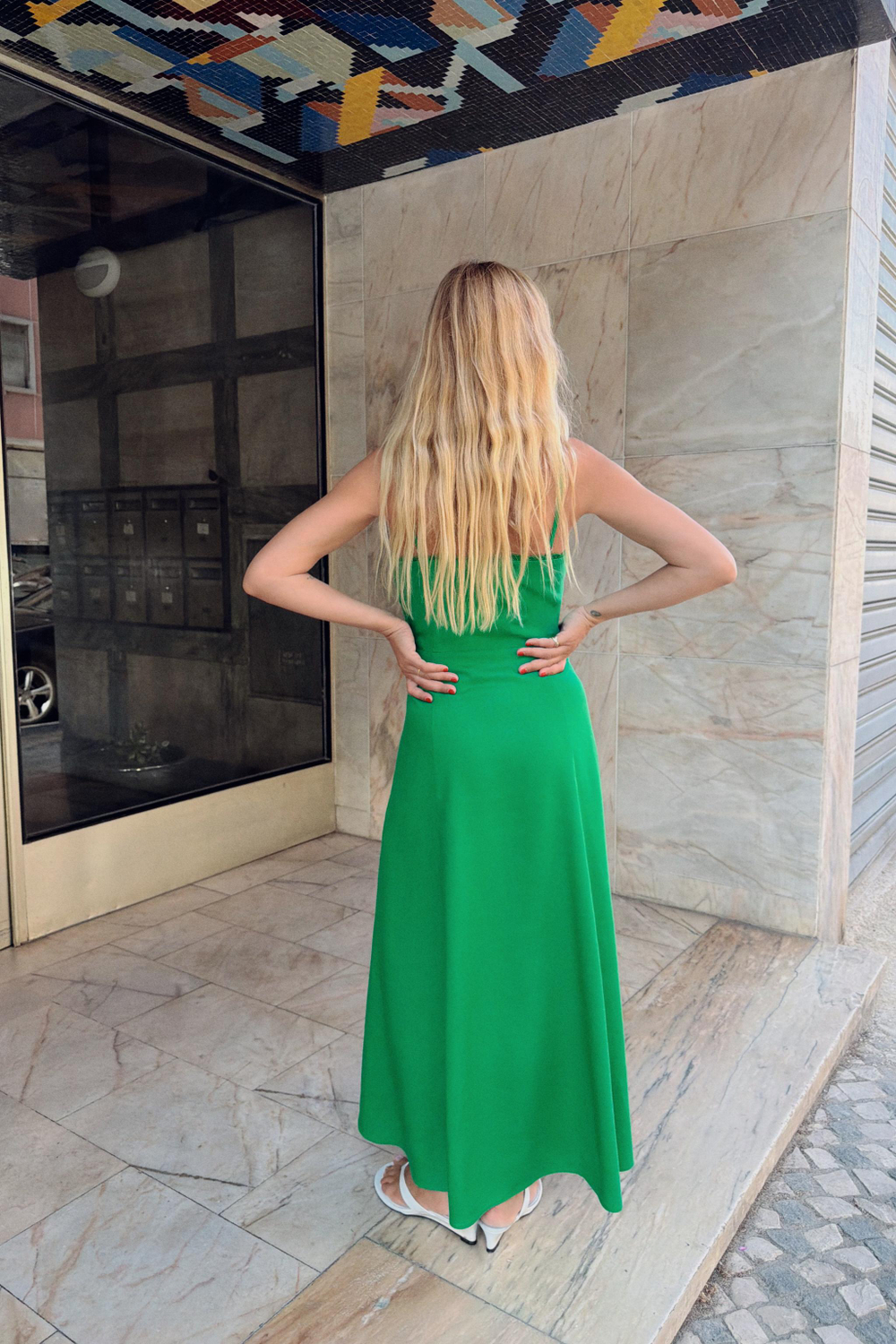 ЛЬНЯНОЕ ПЛАТЬЕ МИДИ НА БРЕТЕЛЯХ — ZARA