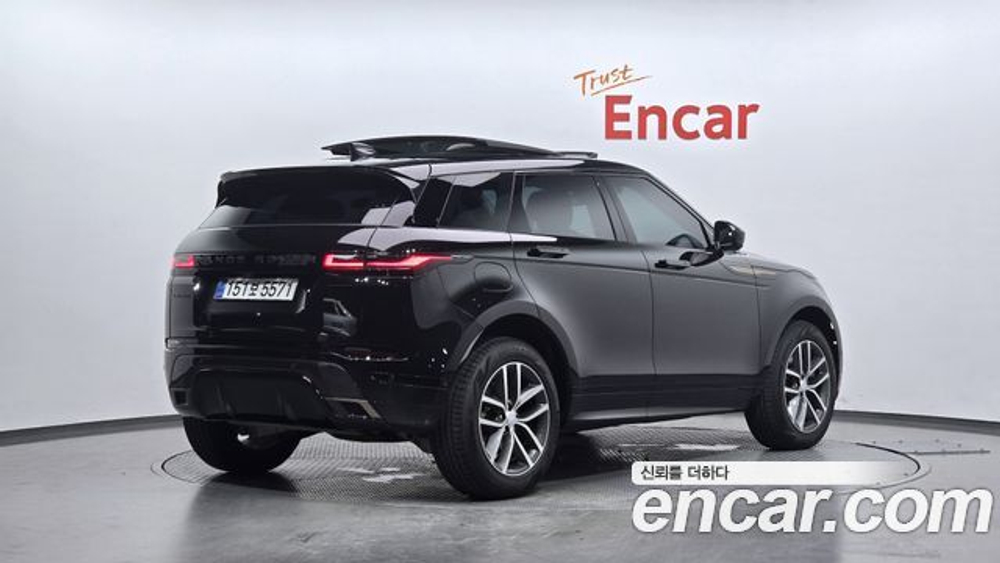 Land Rover Range Rover Evoque P250 Dynamic SE — 2025