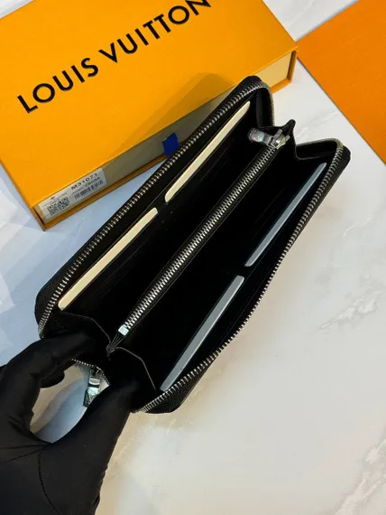 Кошелек Louis Vuitton Zippy Monogram Eclipse